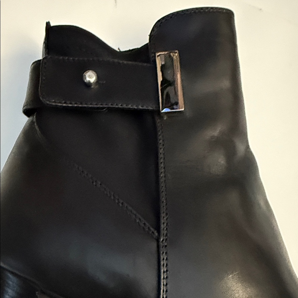 AQUATALIA Sleek Black Leather Heeled Boots - Picture 4 of 10